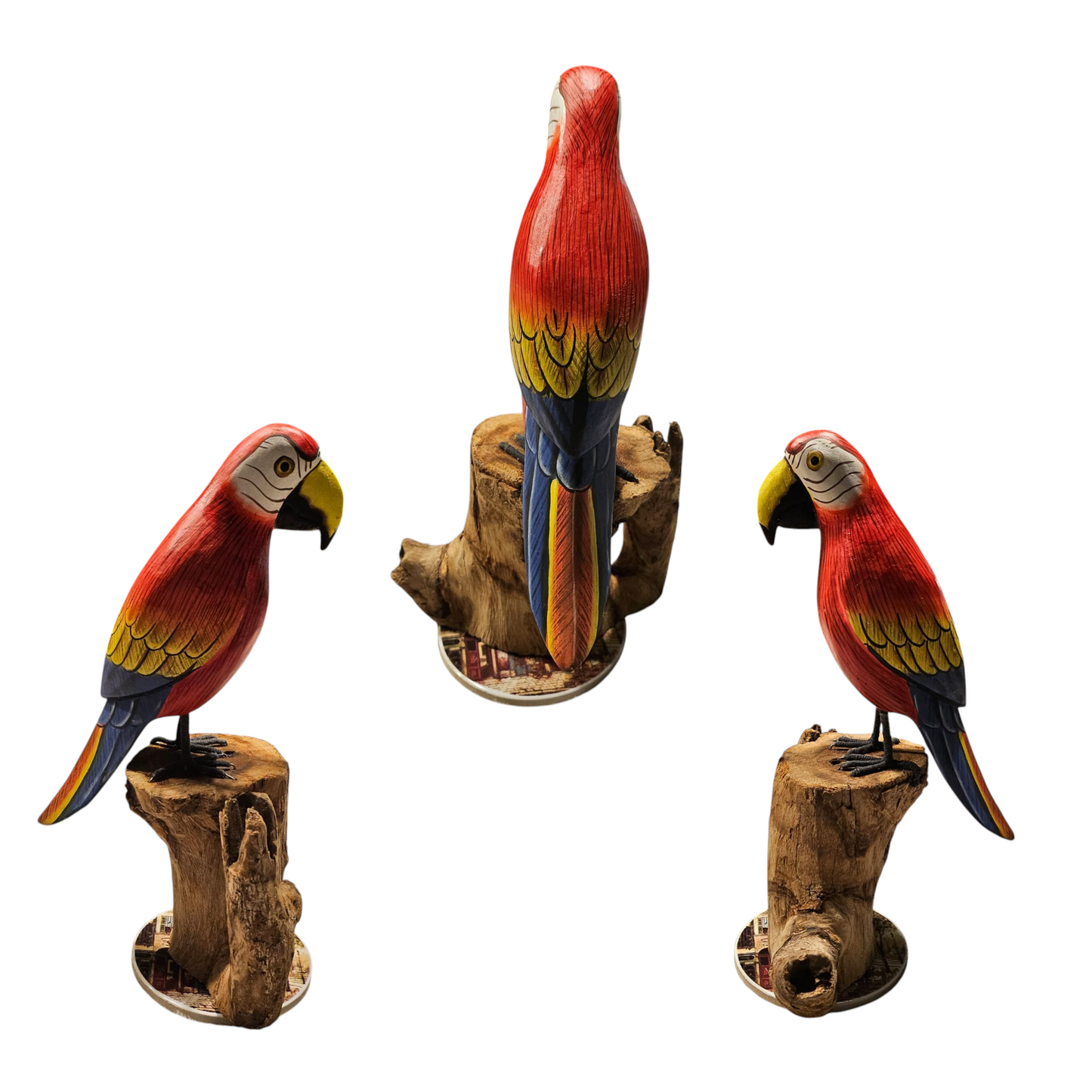 handgemaakte houten papegaai op stam (ara) rood